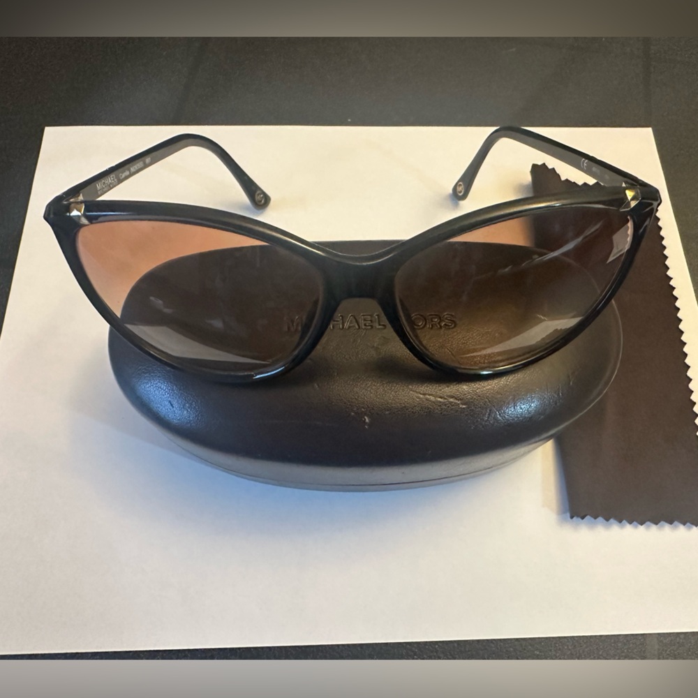 Pre-loved Michael Kors Black Cat-Eye Sunglasses